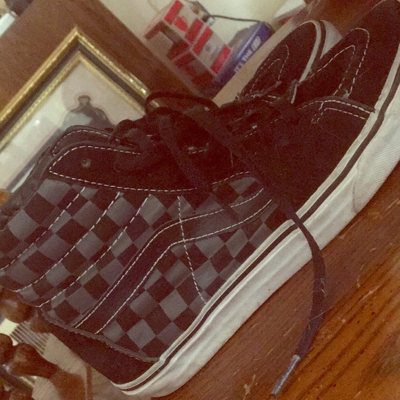 black and grey checkered high top vans